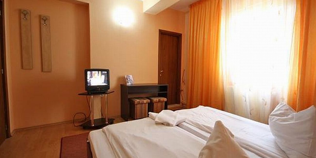 Vila Alpin 3* - Pensiune Completa + Masa Festiva Craciun Straja 