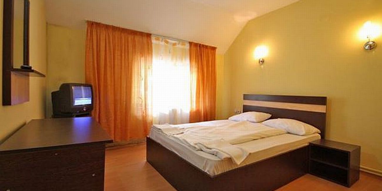 Vila Alpin 3* - Pensiune Completa + Masa Festiva Craciun Straja 