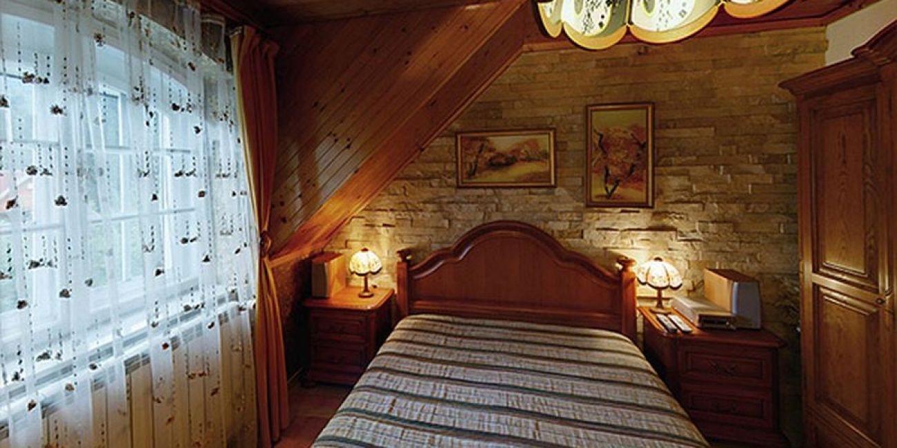 Vila Iris 4* - Mic Dejun Bio + Cina Festiva  Poiana Tapului 