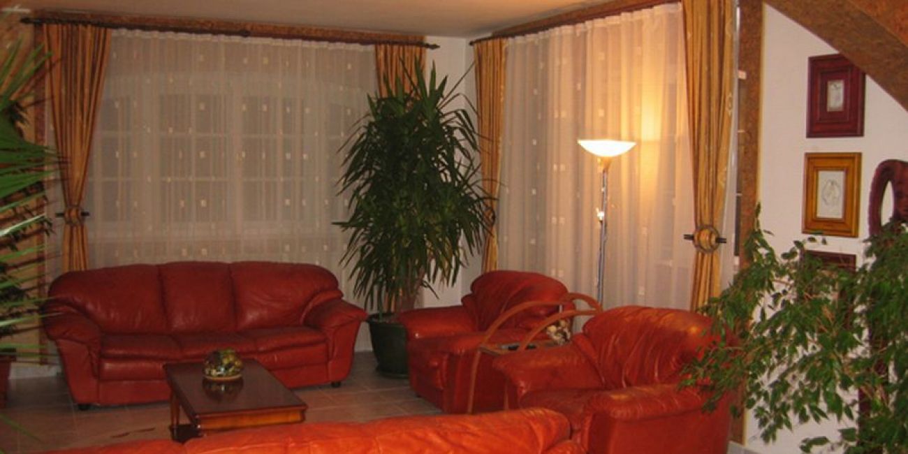 Vila Iris 4* - Mic Dejun Bio + Cina Festiva  Poiana Tapului 