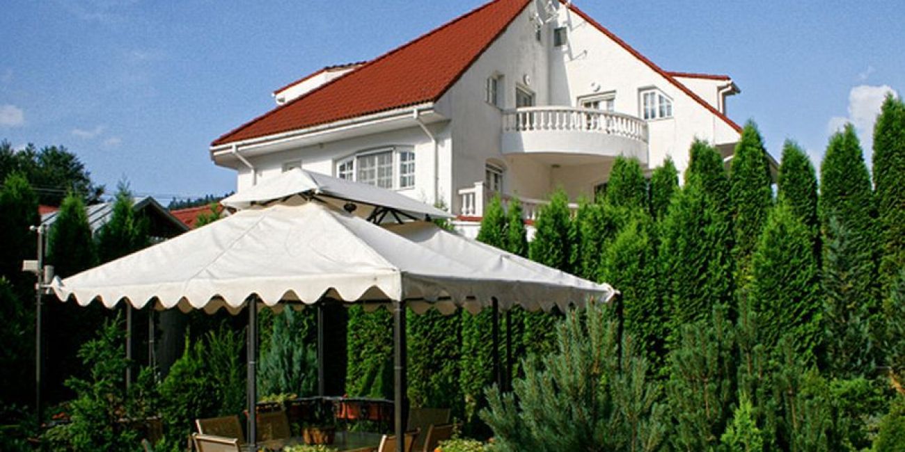 Vila Iris 4* - Mic Dejun Bio + Cina Festiva  Poiana Tapului 