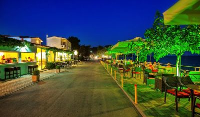 Imagine pentru Hotel Xenios Dolphin Beach 3*  valabile pentru 1 Mai 2022