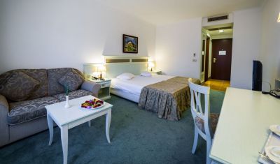 Imagine pentru Hotel Royal Palace Helena Park 5* valabile pentru 1 Mai 2023