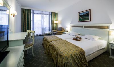 Imagine pentru Hotel Royal Palace Helena Park 5* valabile pentru 1 Mai 2023