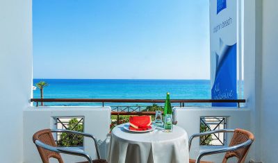Imagine pentru Hotel Xenios Dolphin Beach 3*  valabile pentru 1 Mai 2023