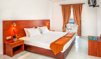 Imagine pentru Hotel Xenios Dolphin Beach 3*  valabile pentru 1 Mai 2023