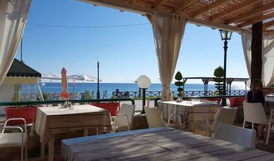 Imagine pentru Hotel Xenios Dolphin Beach 3*  valabile pentru 1 Mai 2023