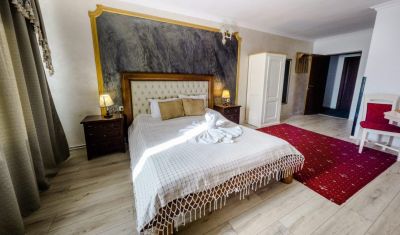 Imagine pentru Complex Cristal 4* valabile pentru Balneo 2025