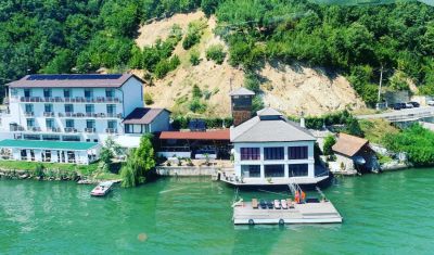 Imagine pentru Riviera 990 Resort & Restaurant 3* valabile pentru Cazanele Dunarii 2021