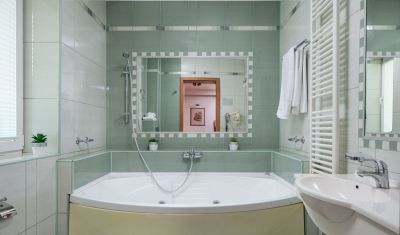 Imagine pentru Grand Hotel Brasov 4* valabile pentru Craciun 2025