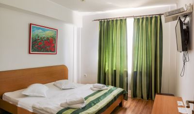 Imagine pentru Motel Prislop  valabile pentru Craciun 2025