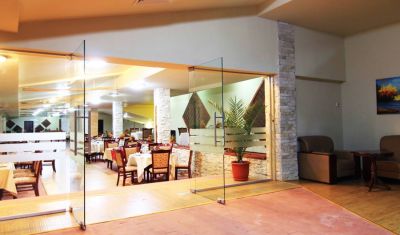 Imagine pentru Puflene Resort 4* valabile pentru Delta Dunarii 2024