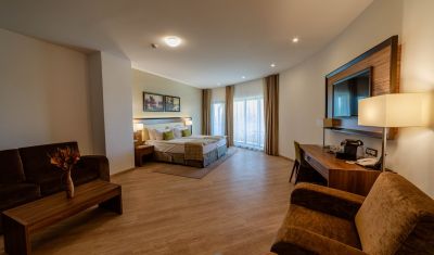Imagine pentru New Hotel Egreta 4* valabile pentru Delta Dunarii 2025