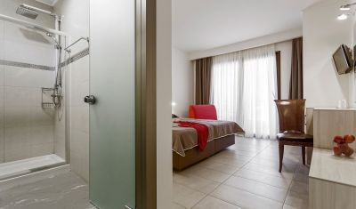 Imagine pentru Hotel Lagomandra Beach & Suites 4* valabile pentru Litoral 2022