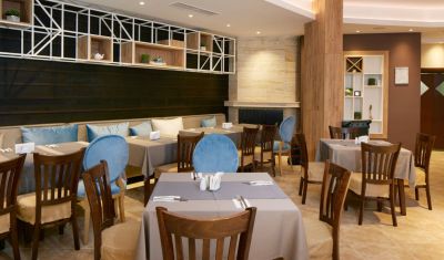 Imagine pentru Hotel Nobel 5* valabile pentru Litoral 2023