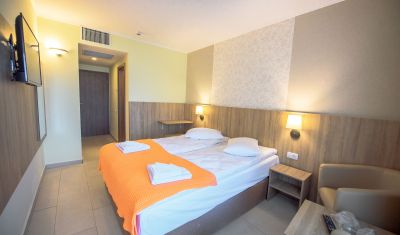 Imagine pentru Hotel Piccadilly 3* valabile pentru Litoral 2023