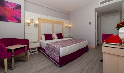Imagine pentru Hotel Sunmelia Beach Resort 5* valabile pentru Litoral 2023