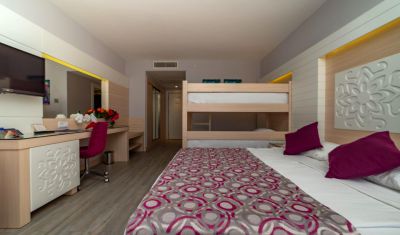 Imagine pentru Hotel Sunmelia Beach Resort 5* valabile pentru Litoral 2023