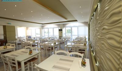 Imagine pentru Hotel Tropical 4* valabile pentru Litoral 2023