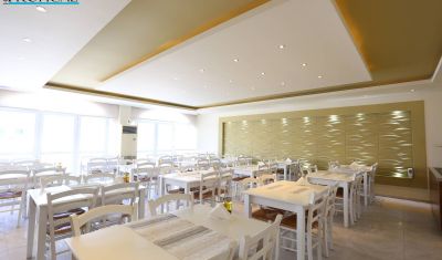 Imagine pentru Hotel Tropical 4* valabile pentru Litoral 2023