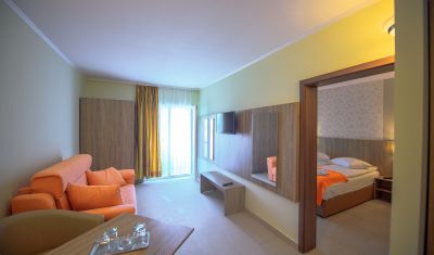 Imagine pentru Hotel Piccadilly 3* valabile pentru Litoral 2024