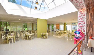 Imagine pentru Complex Mediteranean Mamaia 3* valabile pentru Litoral 2025