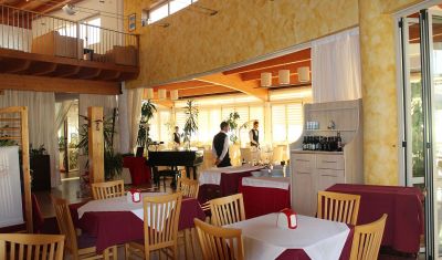Imagine pentru Hotel Aragosta 4* valabile pentru Litoral 2025