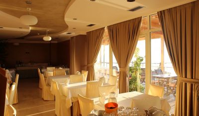Imagine pentru Hotel Aragosta 4* valabile pentru Litoral 2025