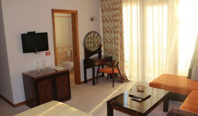 Imagine pentru Hotel Aragosta 4* valabile pentru Litoral 2025