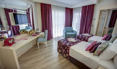 Imagine pentru Hotel Azura Deluxe Resort & Spa 5* valabile pentru Litoral 2025