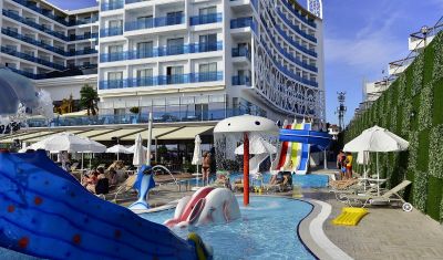 Imagine pentru Hotel Azura Deluxe Resort & Spa 5* valabile pentru Litoral 2025