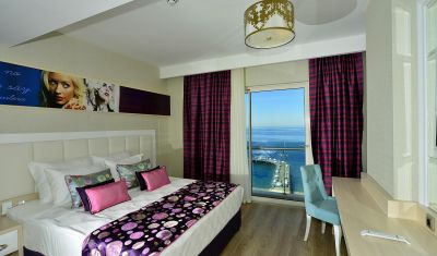 Imagine pentru Hotel Azura Deluxe Resort & Spa 5* valabile pentru Litoral 2025