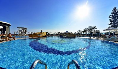 Imagine pentru Hotel Azura Deluxe Resort & Spa 5* valabile pentru Litoral 2025