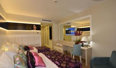 Imagine pentru Hotel Azura Deluxe Resort & Spa 5* valabile pentru Litoral 2025