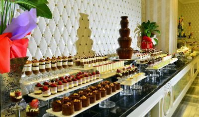 Imagine pentru Hotel Azura Deluxe Resort & Spa 5* valabile pentru Litoral 2025