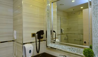 Imagine pentru Hotel Azura Deluxe Resort & Spa 5* valabile pentru Litoral 2025