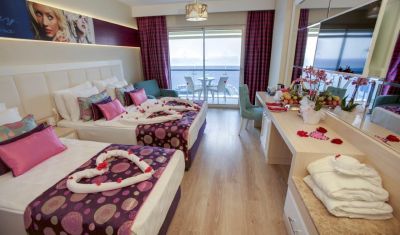 Imagine pentru Hotel Azura Deluxe Resort & Spa 5* valabile pentru Litoral 2025