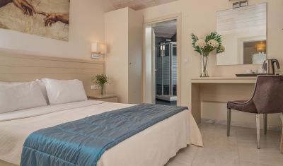 Imagine pentru Hotel Cosmopolitan & Spa 4* valabile pentru Litoral 2025