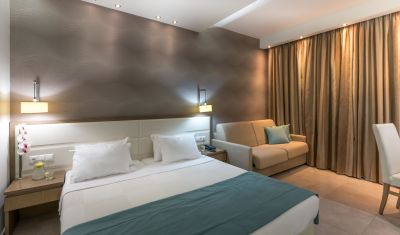 Imagine pentru Hotel Cosmopolitan & Spa 4* valabile pentru Litoral 2025