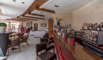 Imagine pentru Hotel Cosmopolitan & Spa 4* valabile pentru Litoral 2025