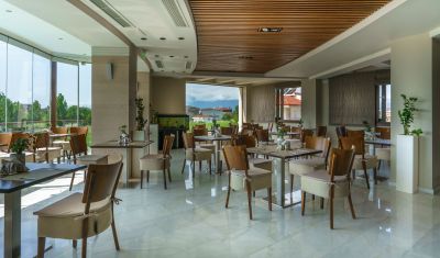 Imagine pentru Hotel Cosmopolitan & Spa 4* valabile pentru Litoral 2025