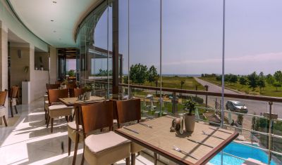 Imagine pentru Hotel Cosmopolitan & Spa 4* valabile pentru Litoral 2025
