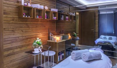 Imagine pentru Hotel Cosmopolitan & Spa 4* valabile pentru Litoral 2025