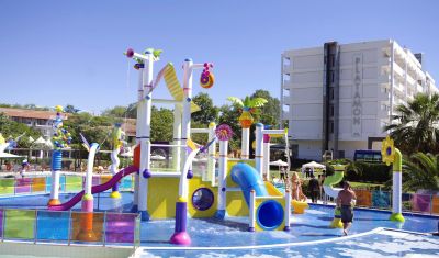 Imagine pentru Hotel Cronwell Platamon Resort 5* valabile pentru Litoral 2025