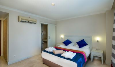 Imagine pentru Hotel Crystal Boutique Beach Resort (Adults Only 16+) 5*  valabile pentru Litoral 2025