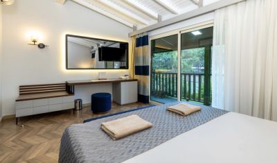 Imagine pentru Hotel Crystal Flora Beach Resort 5* valabile pentru Litoral 2025
