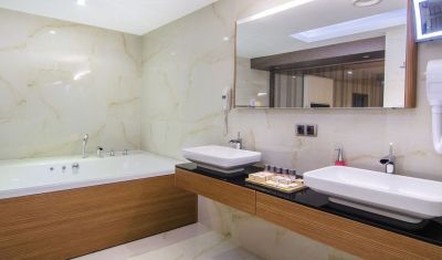 Imagine pentru Hotel Grand Blue Sky International 4* valabile pentru Litoral 2025
