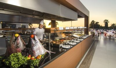 Imagine pentru Hotel Grand Blue Sky International 4* valabile pentru Litoral 2025