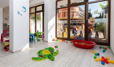 Imagine pentru Hotel Hrizantema & Casino 4*  valabile pentru Litoral 2025