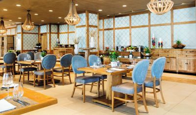 Imagine pentru Hotel Ikos Olivia 5* valabile pentru Litoral 2025